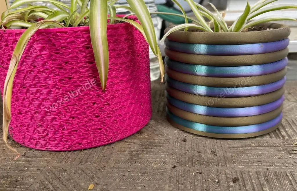 Ring-grooved bubble planter with drainage holes